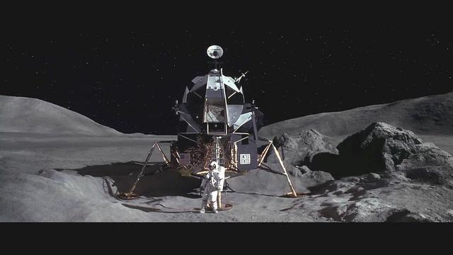 1毫米碎片击穿	，中国不敢赌，航天员紧急换车，神舟20带伤回地球