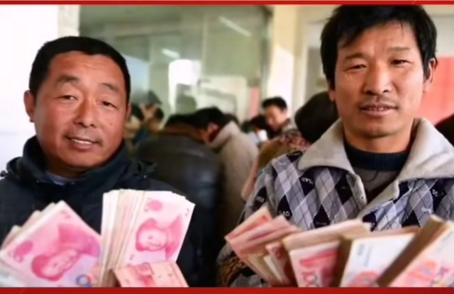 中央定调！2026年给居民“涨工资”，这些人直接受益