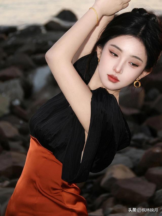 河北保定一佳人，172cm皮肤白到发光，身材也很顶级，太美啦