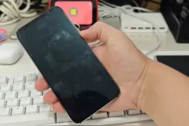 手机电池饿死了，充不进电怎么办？教你一招救活它！图片