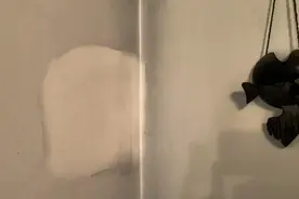 老人花近3万元买400多瓶清洁剂！免费清洁变高价推销，套路曝光图片