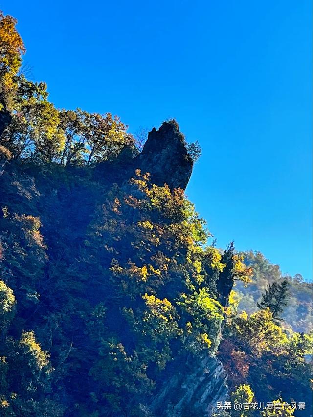 吉林长白山抚松秋韵～枫红映水伴云天