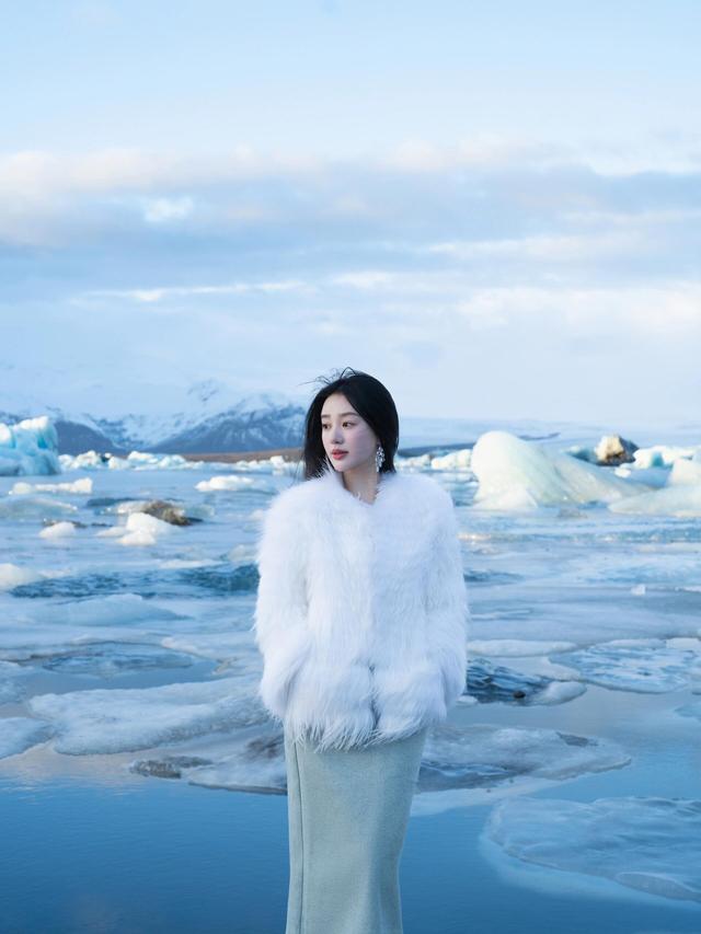 山东潍坊一校花美出圈了，五官精致，倾国倾城，美得让人移不开眼