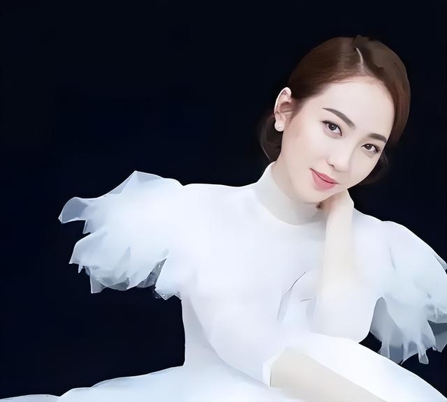 许家印被捕倒台后，恒大歌舞团长白珊珊，居然嫁给了这个男人