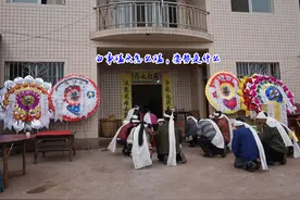 白事磕头怎么磕，正确姿势是什么，有啥讲究图片