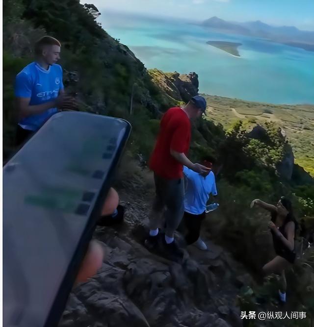 小伙旅游遇尸体，正讨论如何搬运，一德国父亲出现：见过我儿子吗