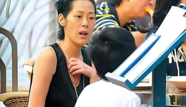 看得出来，关淑怡的事变真不少，新闻一曝出就让人觉得她像是从