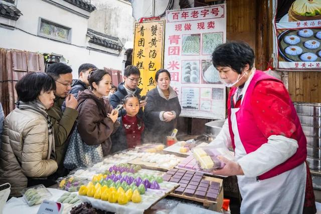 在高淳老街，推背走路！