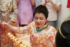 赌王三太戴上亿翡翠，为什么贵妇都爱翡翠？泼天的富贵靠珠宝堆！图片