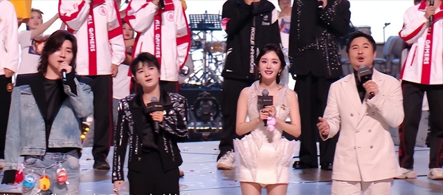 从“娘娘腔”到舞台宠儿，周深的逆袭之路：真实还是人设？