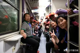 396名游客北上避暑！宁夏今夏首趟“环西部火车游”东北旅游专列开行图片