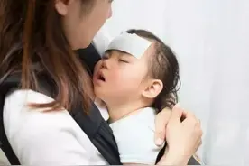 孩子反复发热，吃了退烧药体温也降不下来，到底是怎么回事？图片