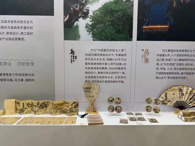 淘书逛展、夜游夜市、盖章打卡……上海书展的快乐，弥漫在整座城市→