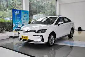 新车 | 售价15.19万元 北京EU5鸿途版上市 电动紧凑型车/续航401公里图片