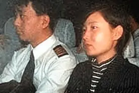 1998年中国机长袁斌不满分房制度，携妻子劫机潜逃台湾，结局如何图片