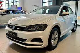 6万就能入手，喝92油，油耗最低5.6L，看了这款小车，飞度瞬间不香了图片