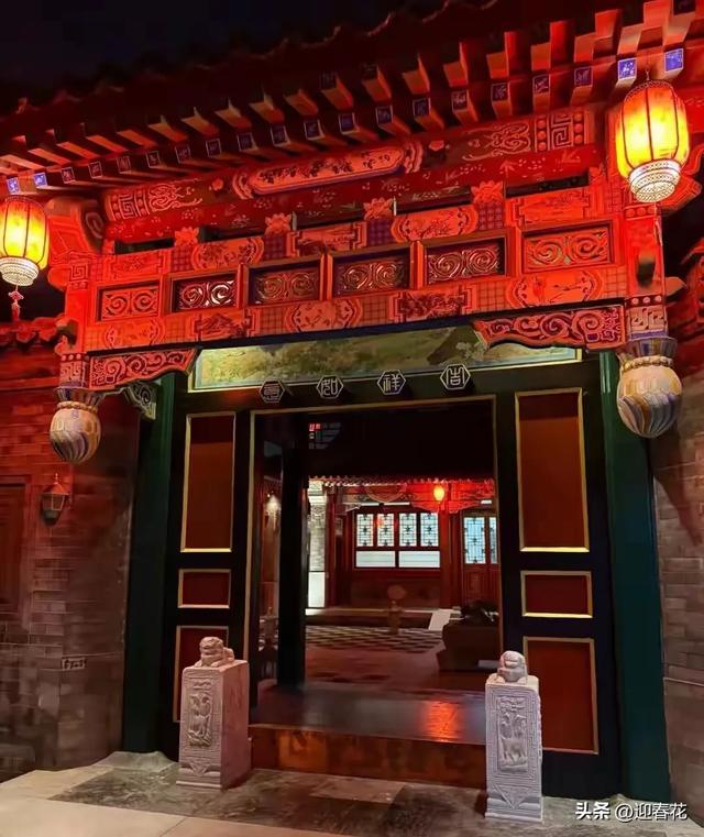 王诗龄晒自家北京小院，大半夜穿旗袍拍照，面无表情上演中式恐怖