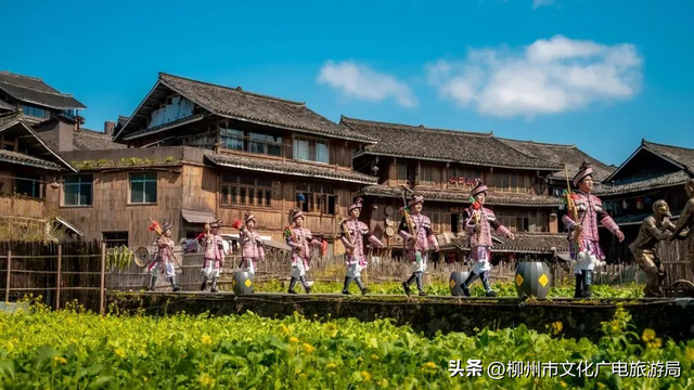 躲进三江的山水里，是治疗精神内耗的顶级解药