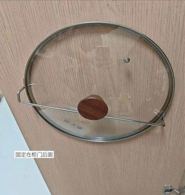 被网友的“锅盖收纳”惊呆了！不花什么钱，把锅盖收纳的服服帖帖