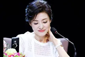 央视女主持周涛，和结婚12年的丈夫离婚，坦言不想再承受那种痛苦图片