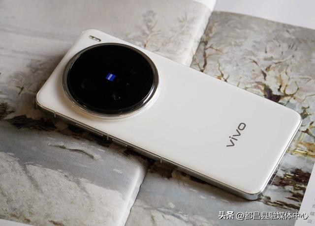 vivo亮出“底牌”，16GB+512GB下跌1454元，天玑9400+2亿像素