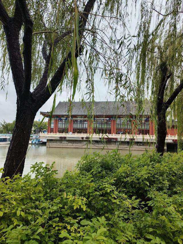 天津小雨中的《水上公园》