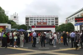 高考首日！这些“名场面”……你懂的！图片