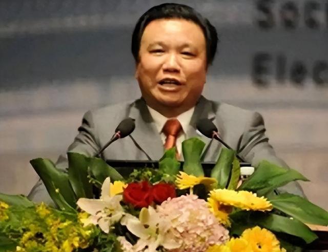 美方扶持的4位中国富豪开始露头了：在华疯狂捞金，扭头捐给美国