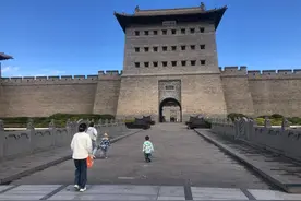 国庆假期，大同古城东西南3面城门全天开放图片