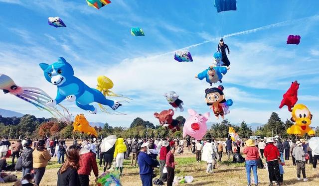 风筝舞蓝天 文旅添新趣——抚仙湖畔风筝秀解锁澄江旅居新体验