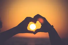 情人之间，最舒服的相处方式：三个字！图片