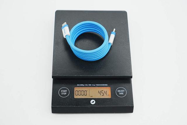 兼顾240W快充和40Gbps高速传输，异泽磁吸编织数据线拆解