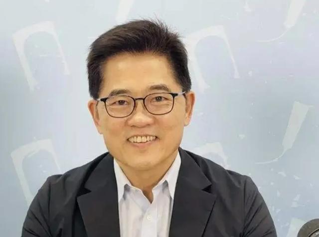 洪秀柱亮相北京，阅兵位置特殊，做出郑重表态，民进党气急败坏