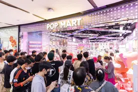 纽约排队、东京潮人通宵疯抢拉布布，从 99 元炒到1.6 万！狂揽 130 亿图片