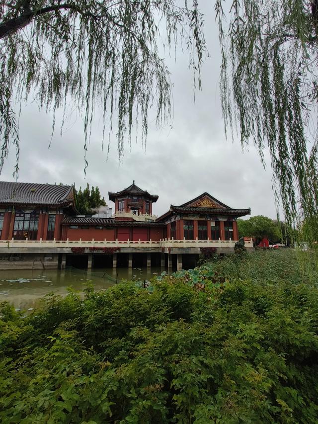 天津小雨中的《水上公园》