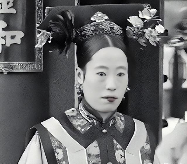 隆裕太后与袁世凯谈退位条件时，几乎全部答应，唯独此事宁死不从