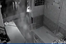 女子家中监控拍到诡异一幕：一团白色影子从客厅飘过，这是什么？图片