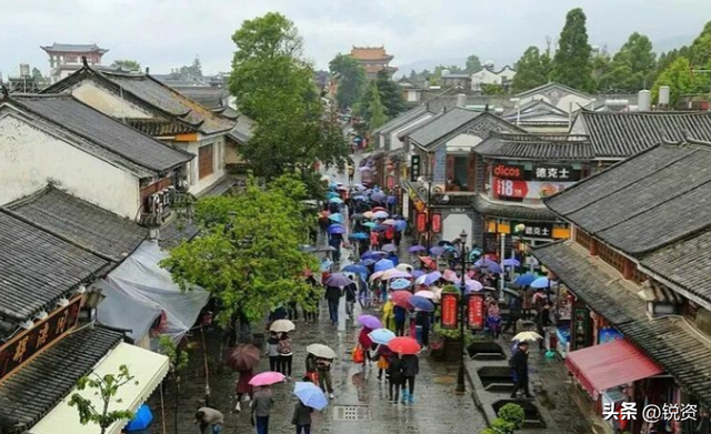 别再复制粘贴了！古镇的生死十字路口，烟火气该咋留？