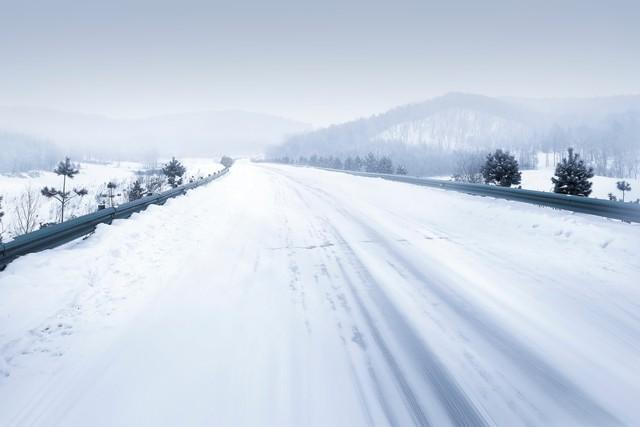 瑞雪兆丰年，个个都赚钱，五台山景区飞雪迎立冬