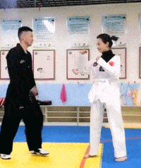 “姑娘，不是什么照片都能随便发的！”哈哈哈亮点都看到了！