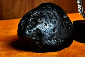 陨石还是普通石头？六步教你轻松辨别，文玩收藏家的必备技能！图片