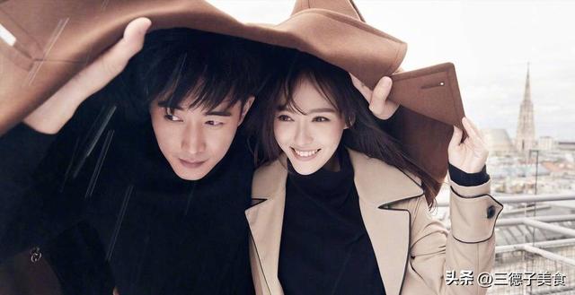 罗晋父亲葬礼现场曝光，罗晋抱遗照神情哀伤，唐嫣在身后全程陪伴