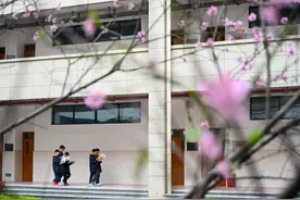 地铁上重庆初中生请教外国人的英语习题，到底做对了没？反转来啦→图片