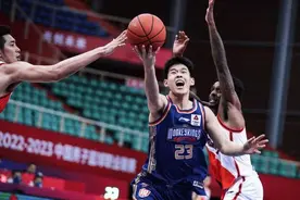 姚明就是个傀儡，单场投中10个三分球的林葳却进不了国家队图片