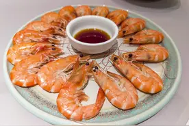 水煮虾时，用“开水”还是冷水？原来一直做错了，难怪虾又老又干图片