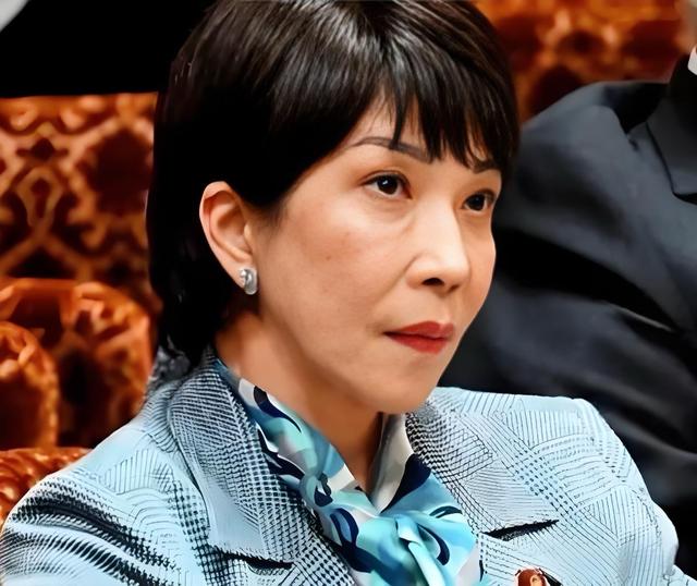 高市早苗终究是没挺住，中美罕见联合敲打之后，日方选择后退一步