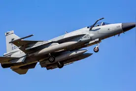 真落地了！阿塞拜疆8亿美元买12架“枭龙”，居然没带霹雳-15E？图片