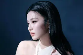 山东第一美女王楚然白色长裙迷人写真大片图片