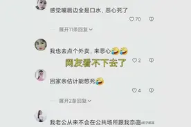 地铁情侣当众激情亲吻摸胸，女子闭眼陶醉，网友直呼辣眼！图片