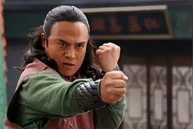 演员黑子：父母双亡钱被骗光，成名后娶芙蓉，没戏拍就回村干农活图片